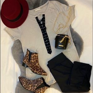 Women’s distressed fashion top size small